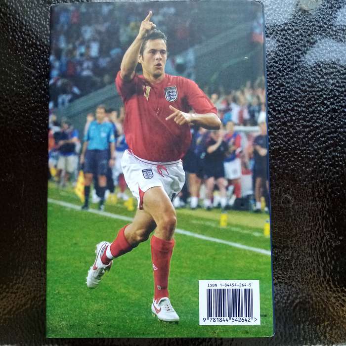 Cole Play: The Biography of Joe Cole  An Insightful Look at the Life and Career of Chelsea FC Legen