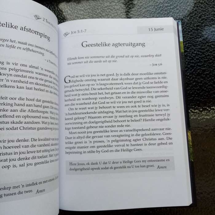 Leef Uit die Krag van God: 366 Oordenkings vir 'n Kragtige Geloofslewe  Solly Ozrovech