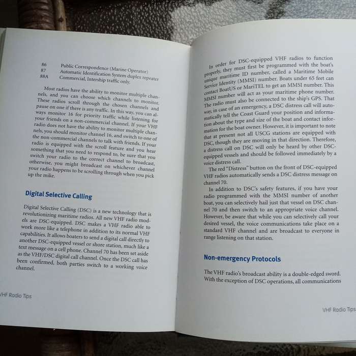 Chapman Practical Boat Handling - Essential Guide for All Sailing Situations