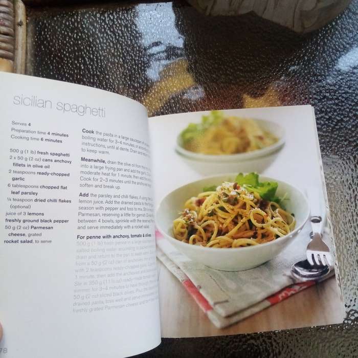 Hamlyn All Colour Cookbook: 200 Ten-Minute Meals - Quick & Easy Recipes for Busy Lives