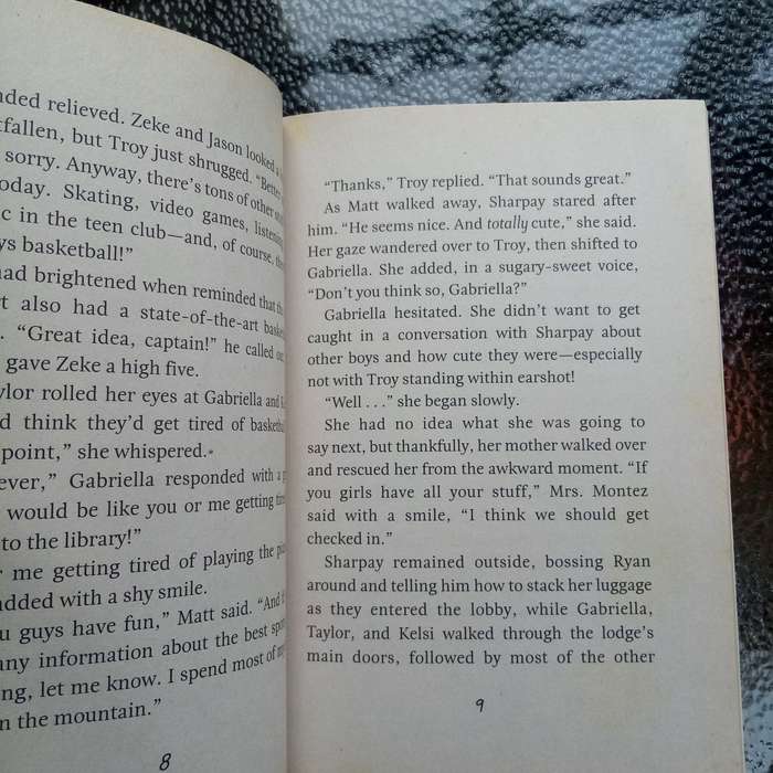 High School Musical: Ringin It In!  The Ultimate Companion book for Fans