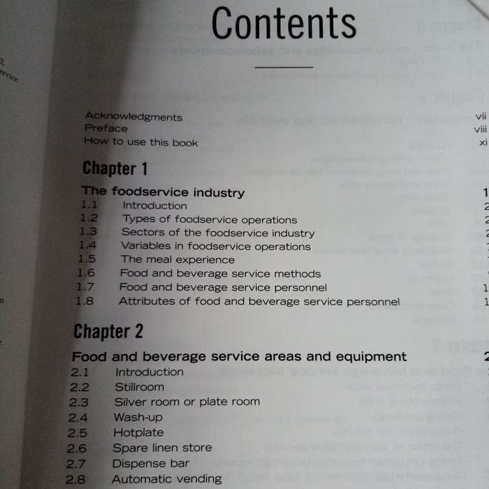 Food and Beverage Service, 6th Edition - Comprehensive Guide for Hospitality Professionals