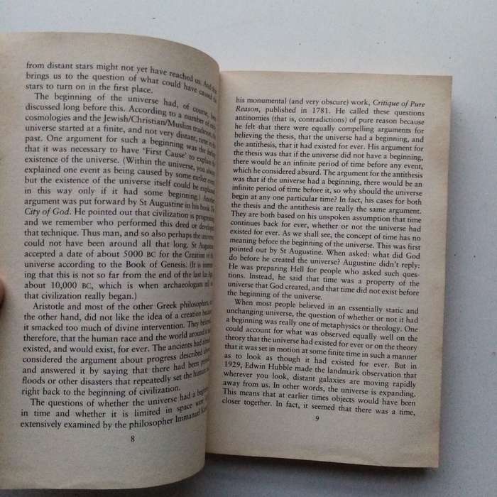 A Brief History of Time: From Big Bang to Black Holes  Paperback