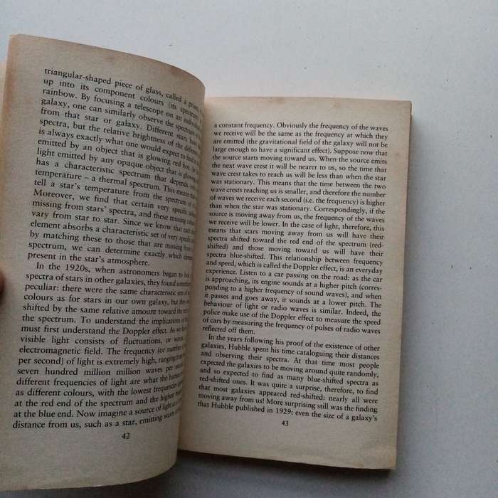 A Brief History of Time: From Big Bang to Black Holes  Paperback