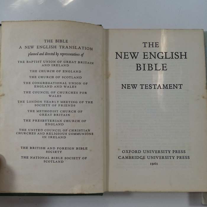 Vintage New English Bible New Testament Hardback & The Rainbow Through the Rain by Elvi Rhodes - 2 B