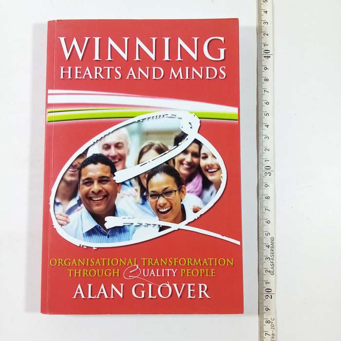 Winning Hearts and Minds  Alan Glover (Paperback)