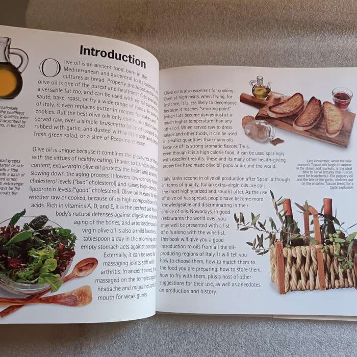 Olive Oil: An Italian Pantry by Leonardo Romanelli  Fully Illustrated Hardcover Guide