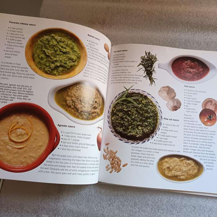 Olive Oil: An Italian Pantry by Leonardo Romanelli  Fully Illustrated Hardcover Guide