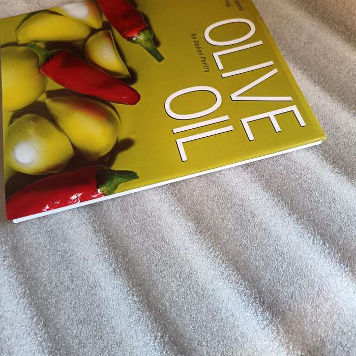 Olive Oil: An Italian Pantry by Leonardo Romanelli  Fully Illustrated Hardcover Guide