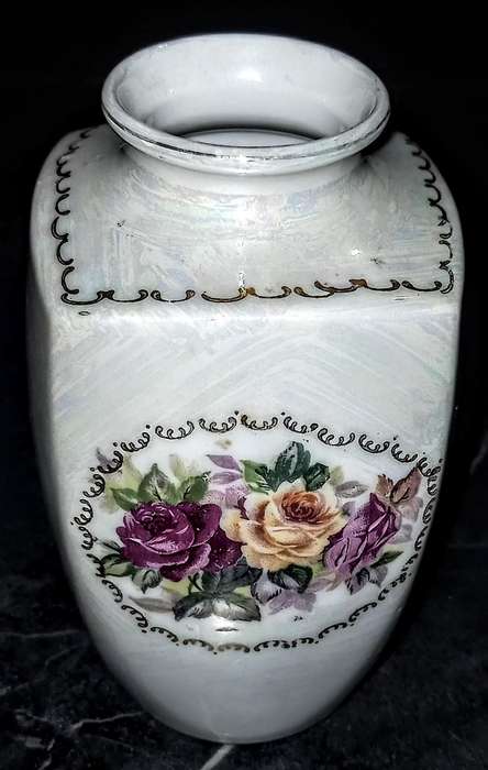 Beautiful Royal Vermont Mother of Pearl Finish Vase as per pictures. 12.5cm Height
