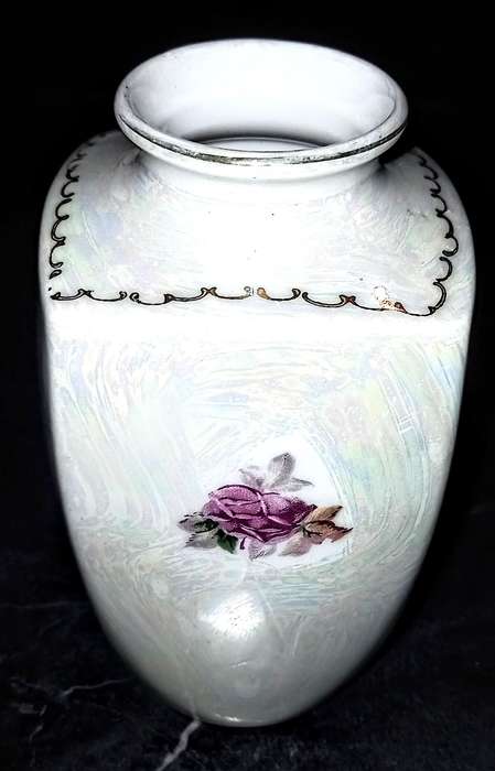 Beautiful Royal Vermont Mother of Pearl Finish Vase as per pictures. 12.5cm Height