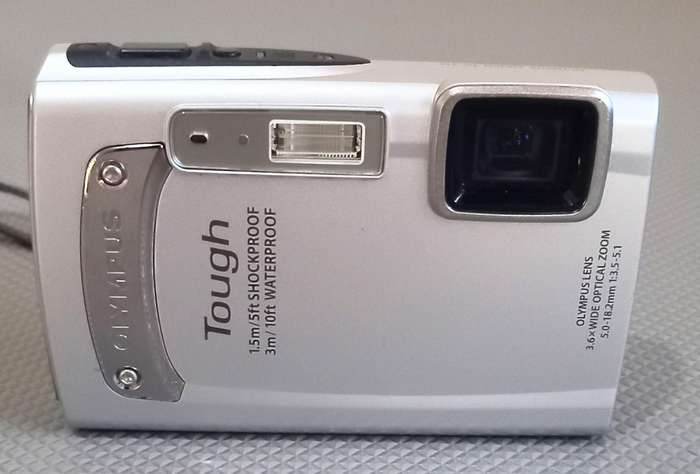 Olympus Tough TG-310, 14 Megapixel Digital Camera in Working Condition