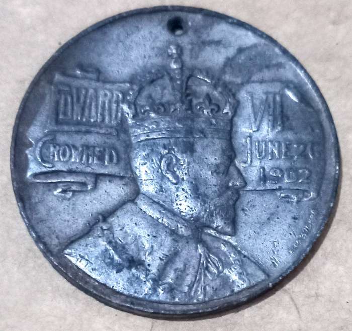 Rare Variant Edward Vii Crowned 1902. 3.5cm Diameter