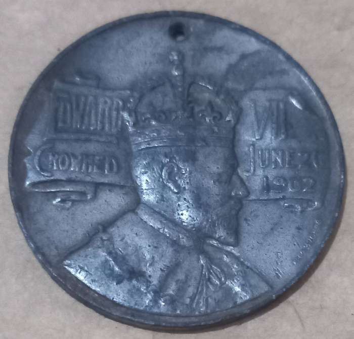 Rare Variant Edward Vii Crowned 1902. 3.5cm Diameter