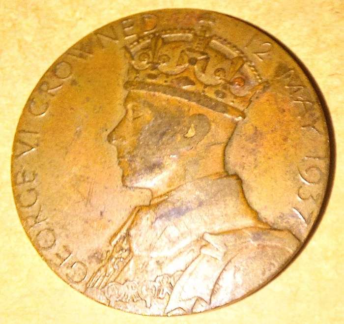 George VI & Elizabeth - 1937 Official Coronation Medallion - UK. 3cm Diameter