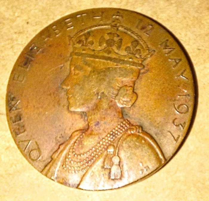George VI & Elizabeth - 1937 Official Coronation Medallion - UK. 3cm Diameter