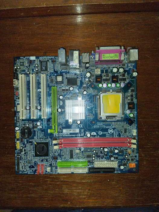 GIGABYTE GA-8VM800PMD-RH LGA 775 VIA P4M800 PRO Micro ATX Intel Motherboard