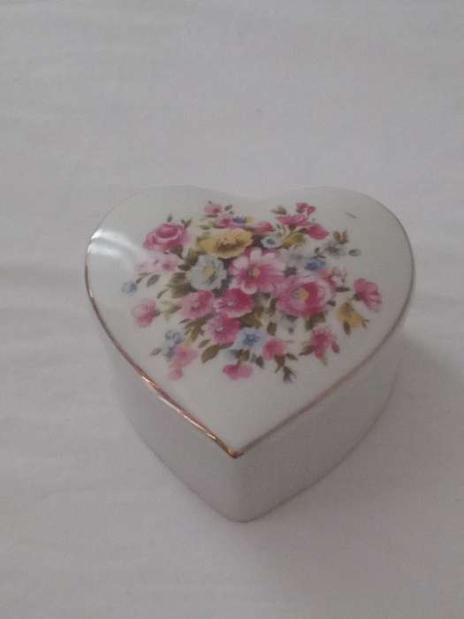 Vintage Brinns Porcelain Heart Shaped Trinket Box/ Dresser Box . Possible Originally from Japan , U