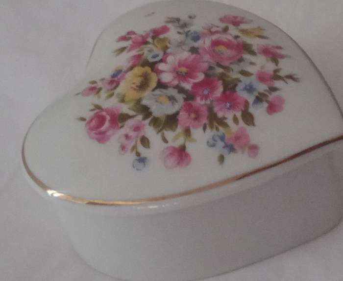 Vintage Brinns Porcelain Heart Shaped Trinket Box/ Dresser Box . Possible Originally from Japan , U