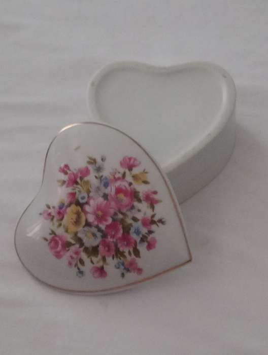 Vintage Brinns Porcelain Heart Shaped Trinket Box/ Dresser Box . Possible Originally from Japan , U