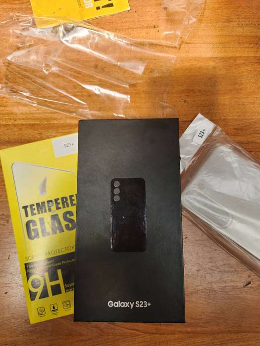 Samsung Galaxy S23+ (256GB / 8GB RAM)  Graphite + Box & Extras