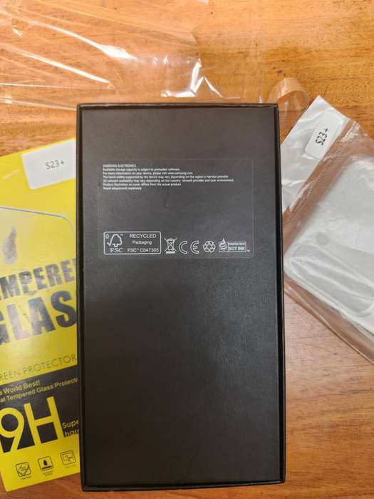 Samsung Galaxy S23+ (256GB / 8GB RAM)  Graphite + Box & Extras