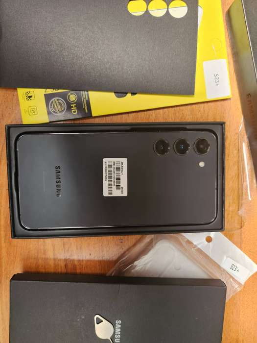 Samsung Galaxy S23+ (256GB / 8GB RAM)  Graphite + Box & Extras