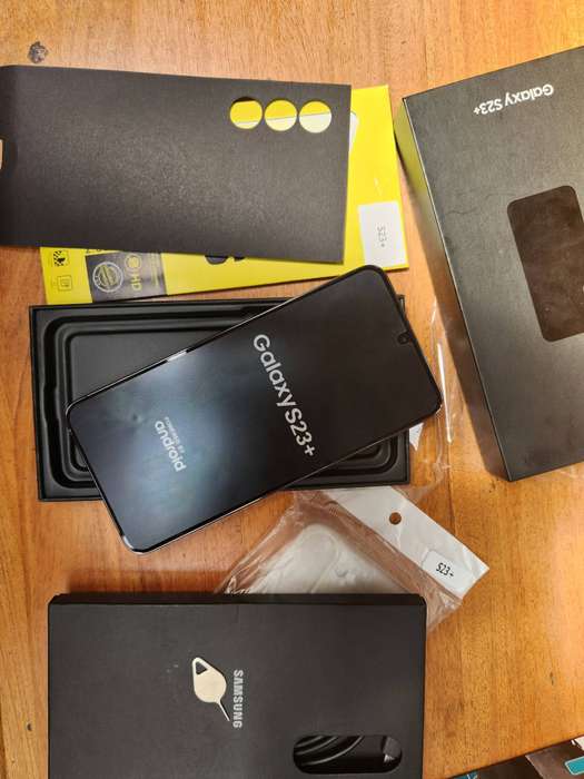 Samsung Galaxy S23+ (256GB / 8GB RAM)  Graphite + Box & Extras