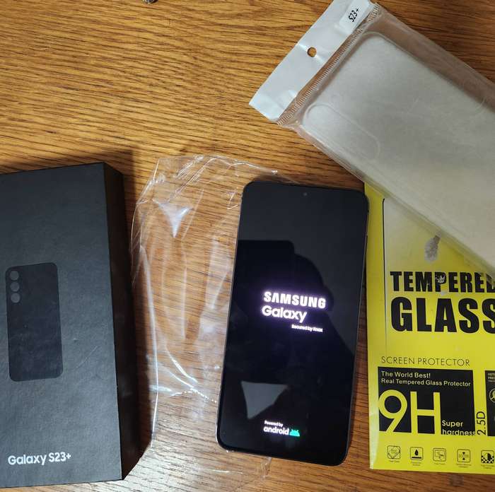 Samsung Galaxy S23+ (256GB / 8GB RAM)  Graphite + Box & Extras