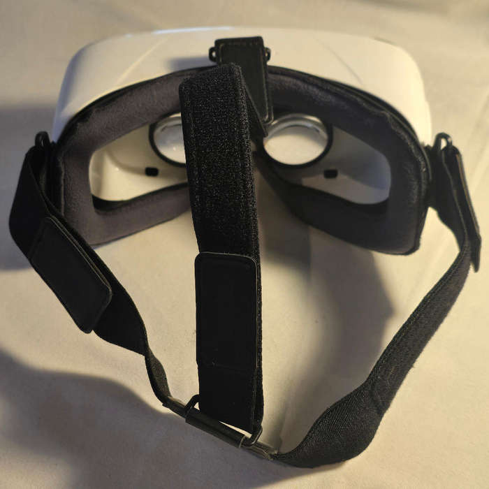 Samsung Gear Virtual Reality Headset Powered by Oculus  Fits 4.75.8 Phones