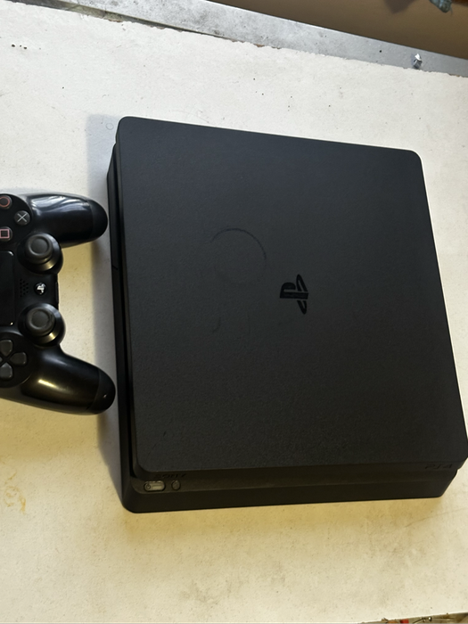 PlayStation 4 slim, 1TB storage