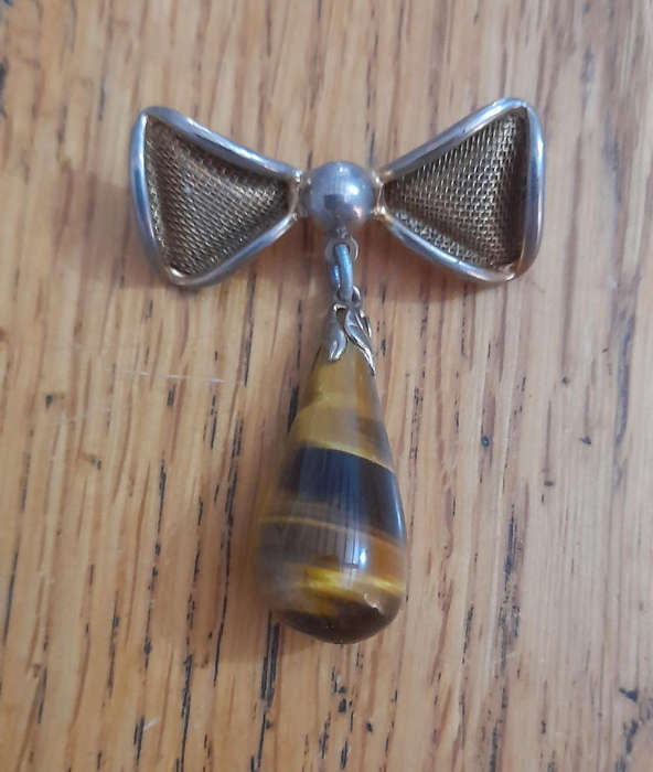 Tigers Eye Teardrop and Gold Toned Bow Brooch