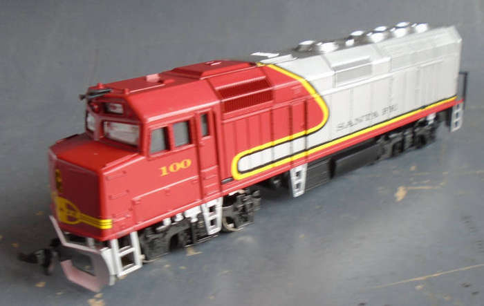 LIFE-LIKE HO SCALE - SF F40PH DIESEL LOCO, BOXED