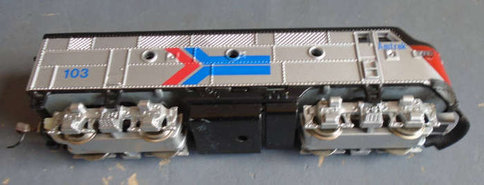 MODEL POWER HO SCALE - AMTRAK F2 A DIESEL LOCO, DUAL DRIVE, LIGHTED, BOXED
