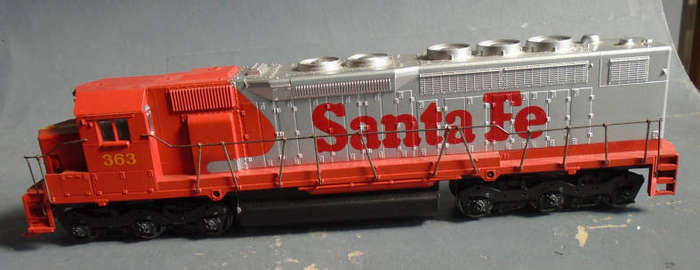 ATHEARN HO SCALE - SF DIESEL LOCO, NEEDS COUPLINGS