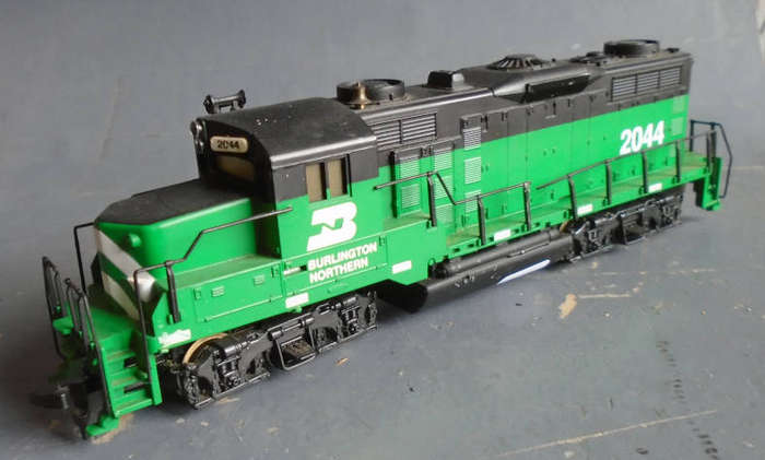 MANTUA HO SCALE - BN 2044 DIESEL LOCO