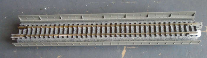 KATO N SCALE - S186 STRAIGHT TRACK WITH RISERS