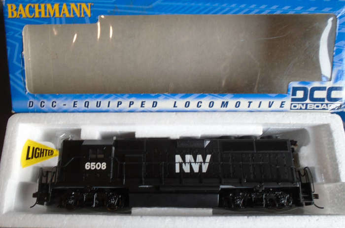BACHMANN HO SCALE - NW GP 50 DIESEL LOCO WITH DCC ON BOARD, BOXED