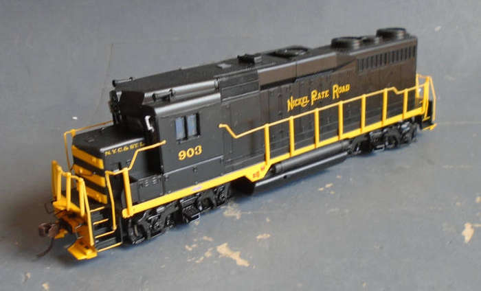 BACHMANN HO SCALE - NICKLE PLATE ROAD #903 GP 30 DIESEL LOCO WITH DCC FITTED, BOXED