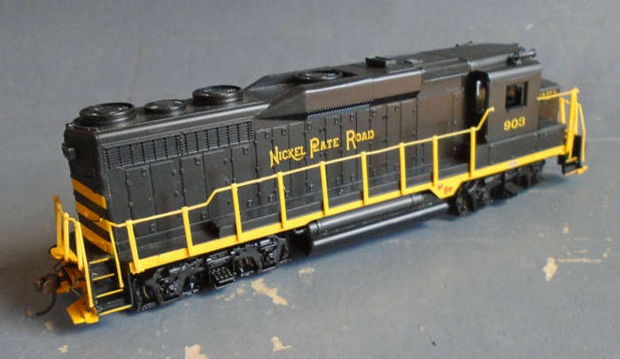 BACHMANN HO SCALE - NICKLE PLATE ROAD #903 GP 30 DIESEL LOCO WITH DCC FITTED, BOXED