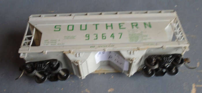 BACHMANN HO SCALE - BURLINGTON CLOSED GOODS WAGON