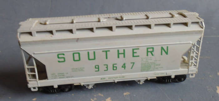 BACHMANN HO SCALE - BURLINGTON CLOSED GOODS WAGON