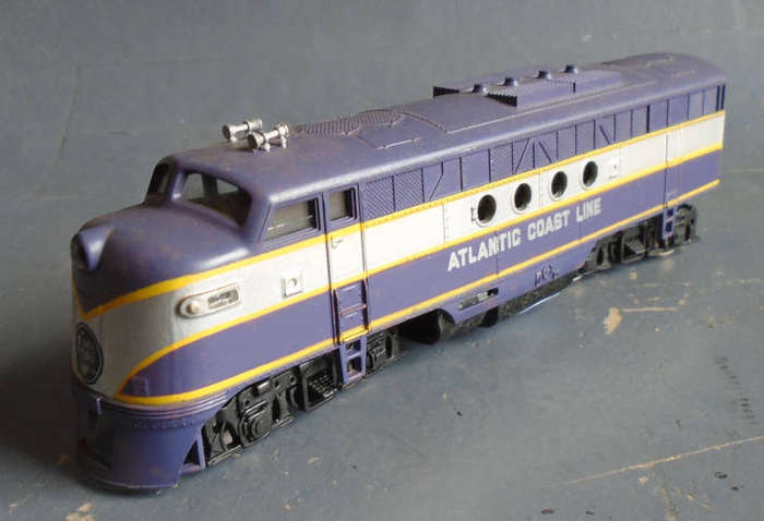 AHM HO SCALE - ACL DIESEL LOCO, NEEDS COUPLINGS
