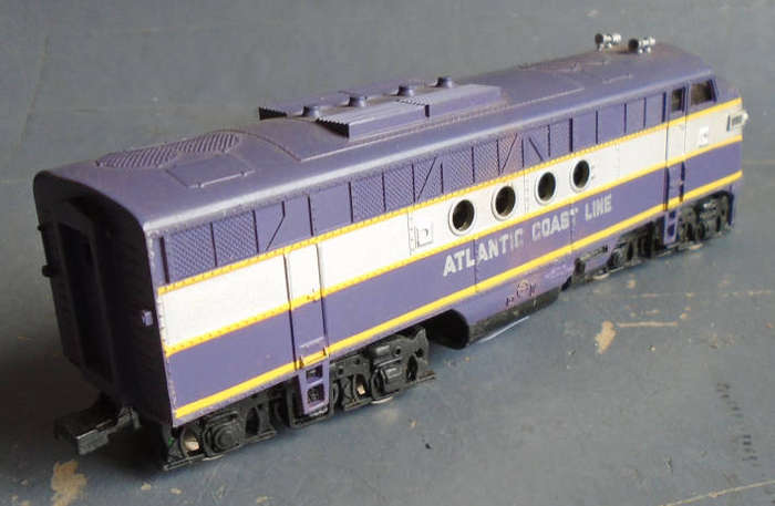 AHM HO SCALE - ACL DIESEL LOCO, NEEDS COUPLINGS
