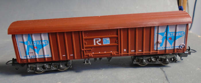 LIMA HO SCALE - ALLTRANS GOODS WAGON WITH SIDE OPENING ROOF