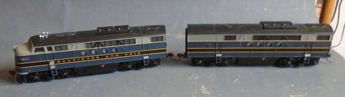 BACHMANN HO SCALE - B&O FT-A DIESEL LOCO & FTG-B UNIT, B UNIT HAS DCC FITTED, BOXED