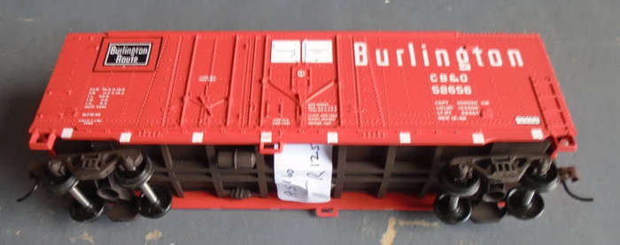 BACHMANN HO SCALE - BURLINGTON CLOSED GOODS WAGON