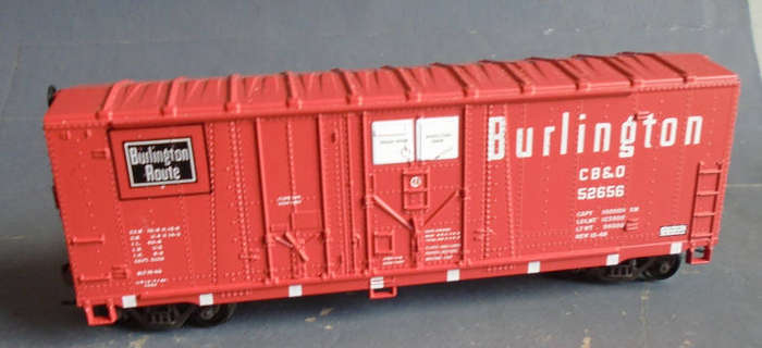 BACHMANN HO SCALE - BURLINGTON CLOSED GOODS WAGON