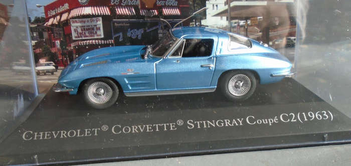 1/43 SCALE - 1963 CHEVROLET CORVETTE STINGRAY COUPE C2, BOXED