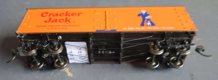 ROUNDHOUSE HO SCALE - CRACKER JACK CLOSED GOODS WAGON